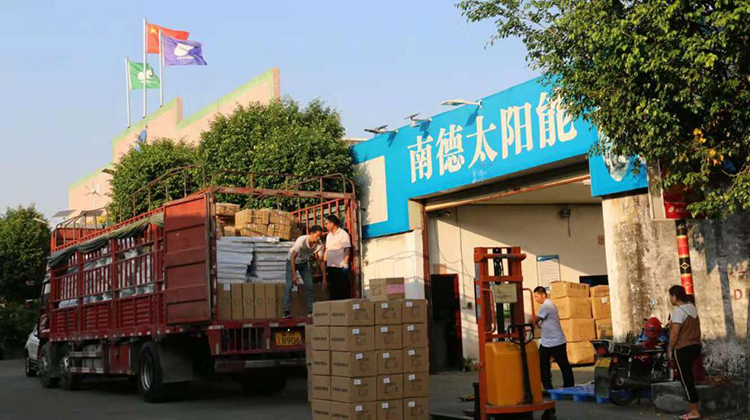 南德太陽(yáng)能白天裝車_中山太陽(yáng)能路燈廠家_智慧路燈廠家